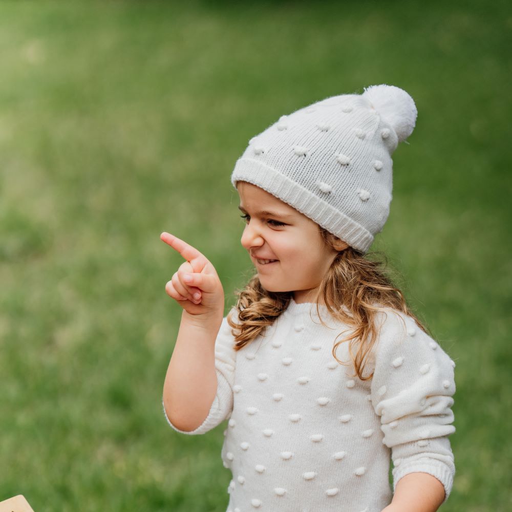 Gorro com pompom tricotado em lã | WINTER LOVE - Wedoble