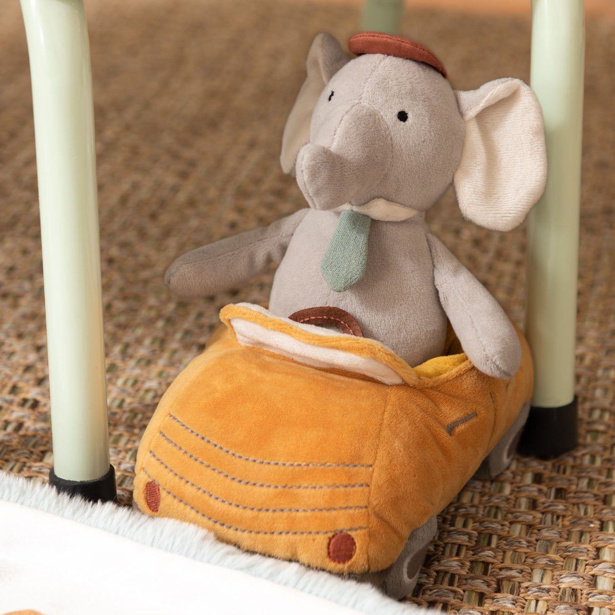 Peluche Elefante Arthur no Carro - Amadeus Les Petites