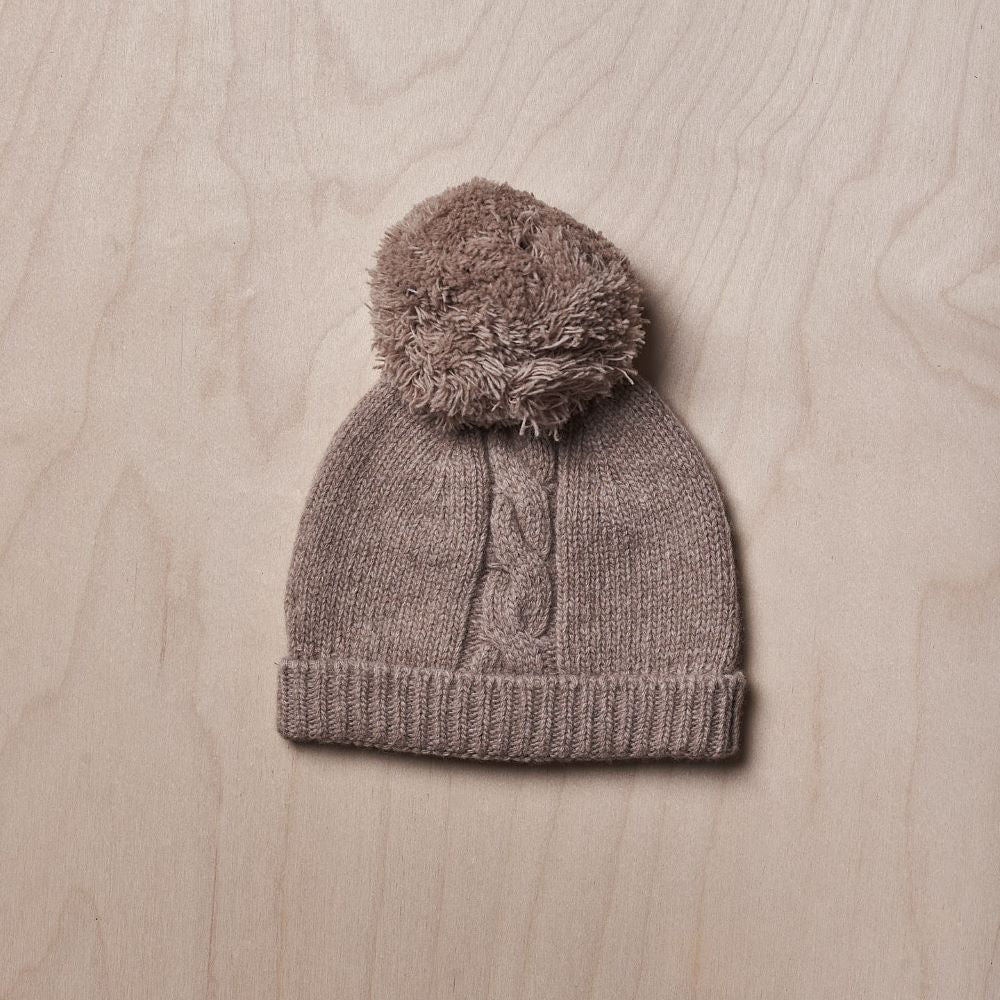 Gorro com pompom tricotado em lã | LOVE IN WINTER DAYS - Wedoble