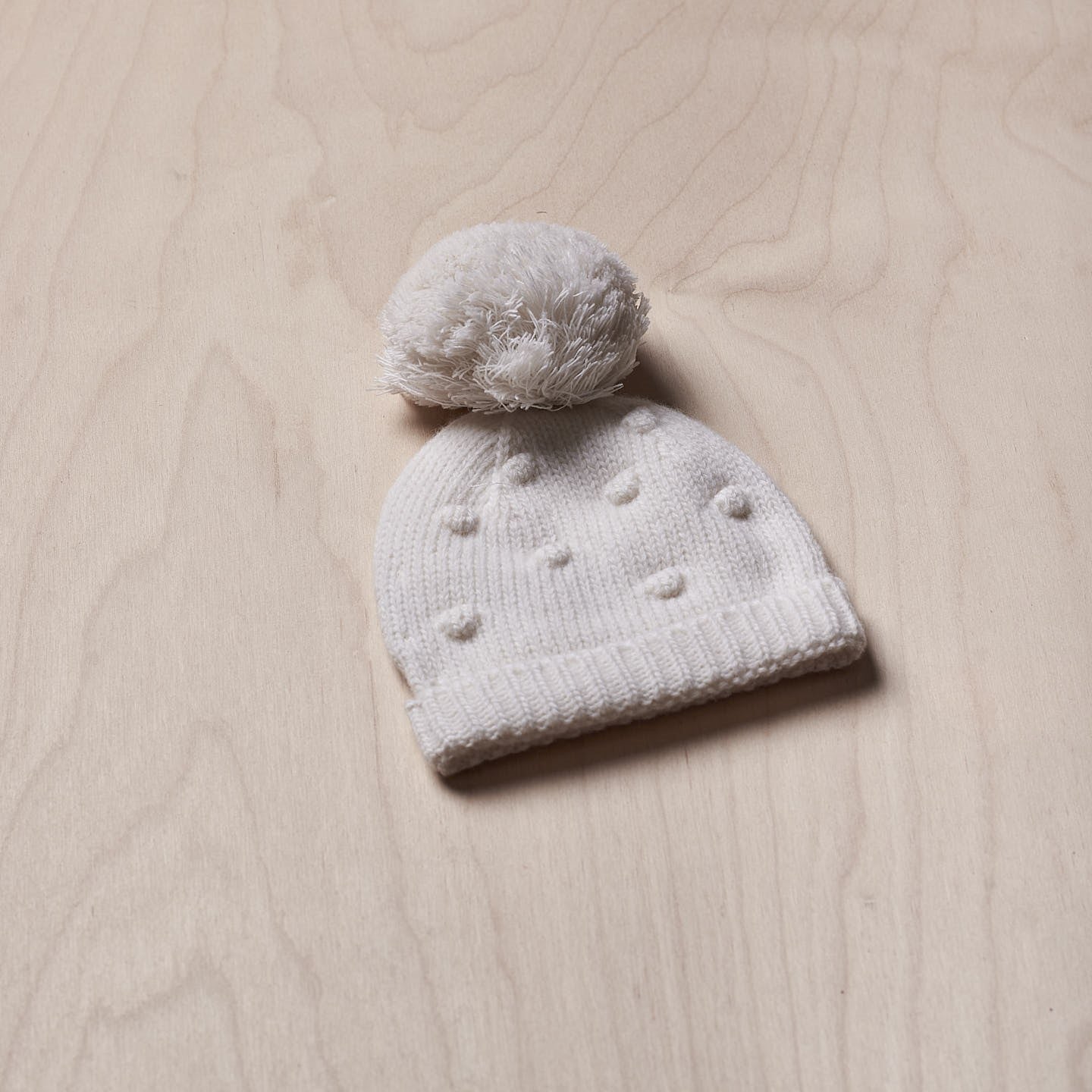 Gorro com pompom tricotado em lã | WINTER LOVE - Wedoble