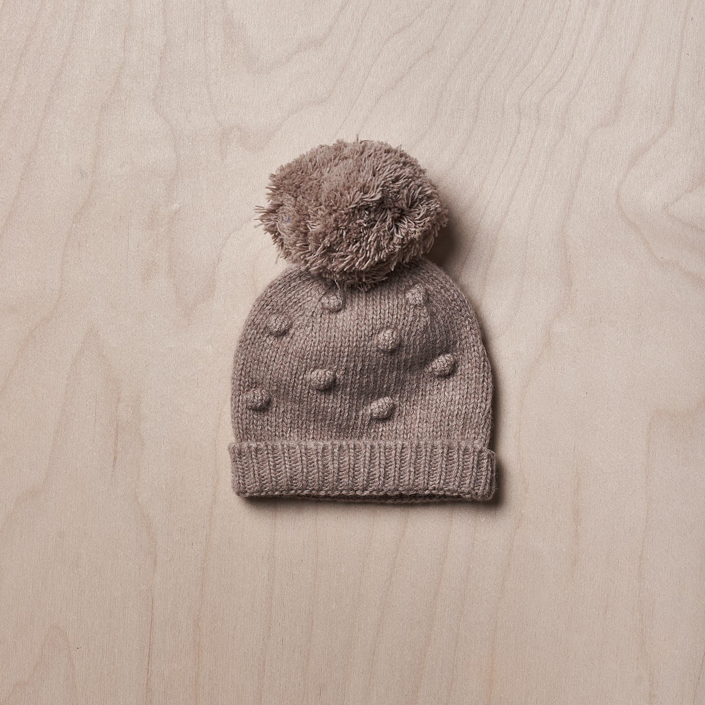 Gorro com pompom tricotado em lã | WINTER LOVE - Wedoble